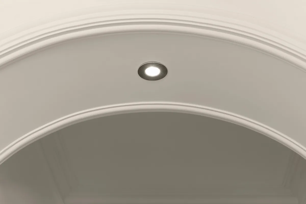 قنطرة منفذة في إطار أعمال الديكور