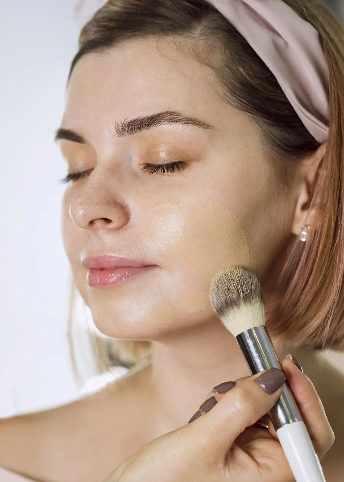 تطبيق كريم الأساس - الصورة من Freepik 