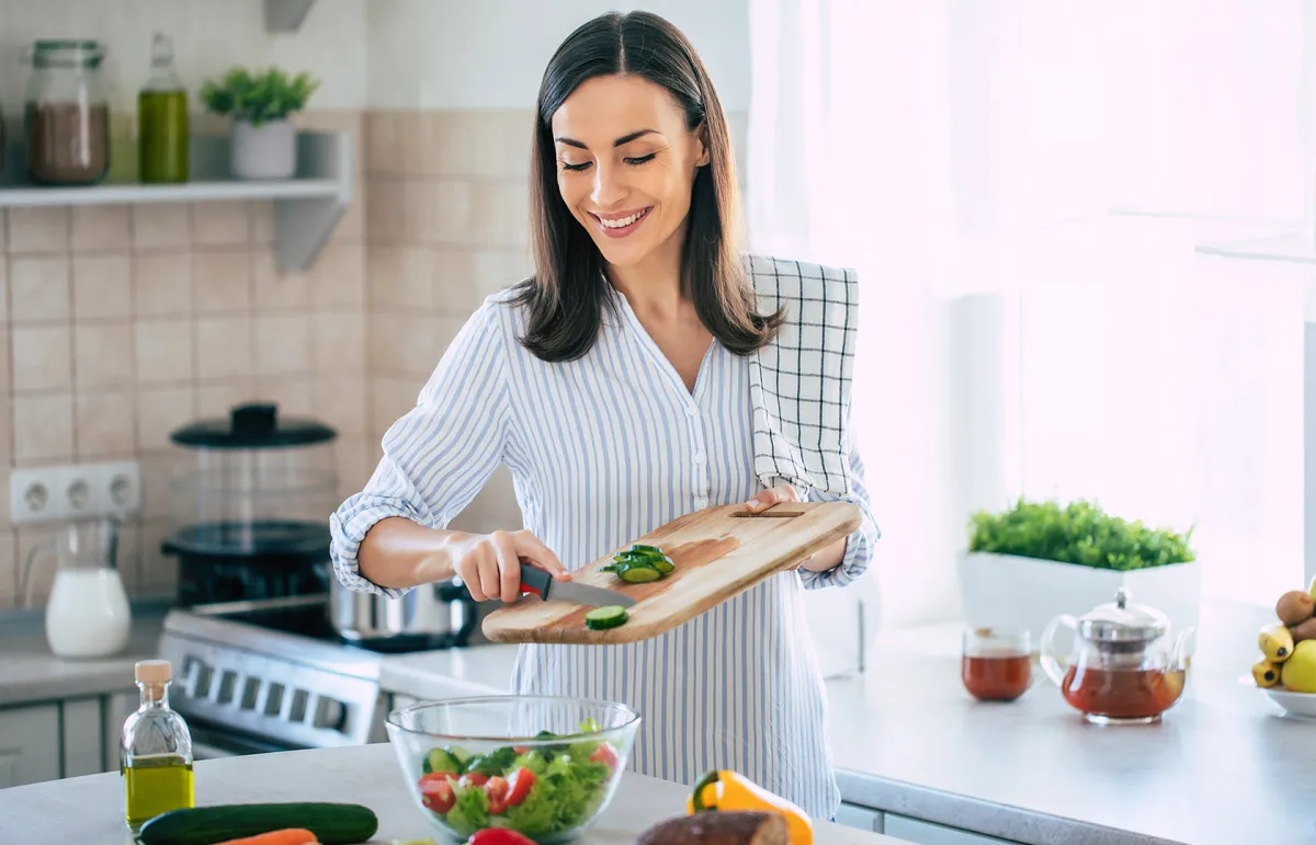 جدول رجيم أسبوعي لخسارة الوزن والتخلص من الدهون ( المصدر: Shutterstock)