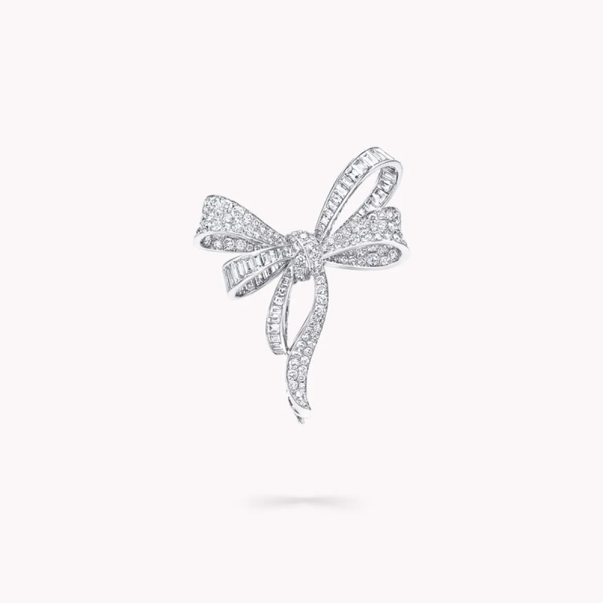 بروش Tilda's Bow Diamond من غراف Graff