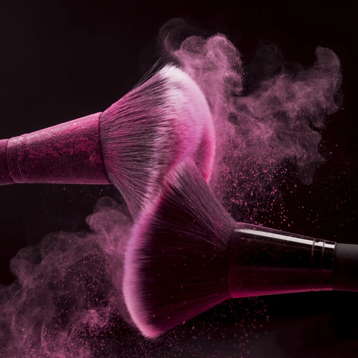 فراشي المكياج- الصورة من Freepik 