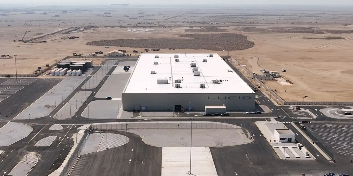 لوسيد تحقق إنجازا تاريخيا بافتتاح أول مصنع للسيارات في السعودية