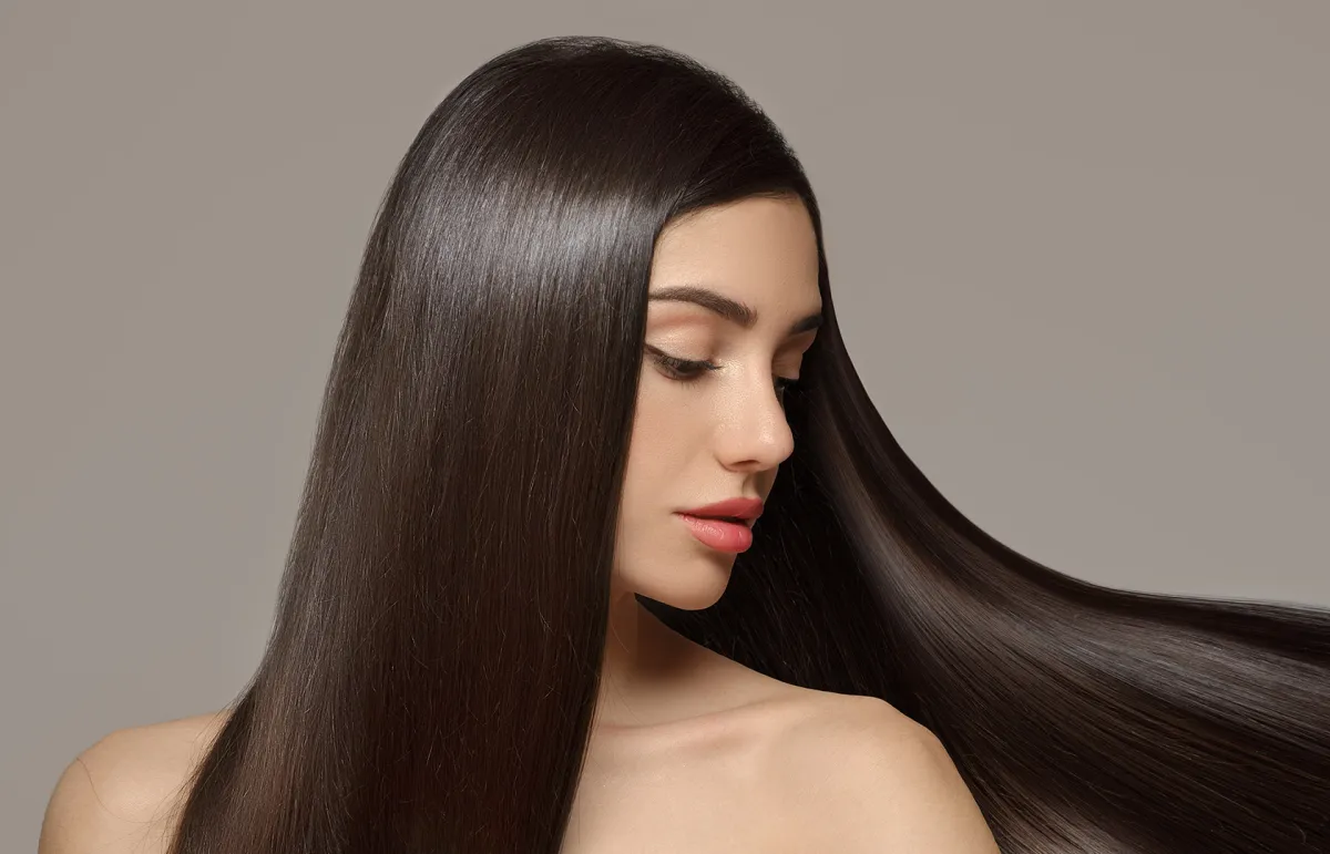 ماسك القهوة وزيت جوز الهند للشعر.. فوائده وطريقة تحضيره - الصورة من Shutterstock 