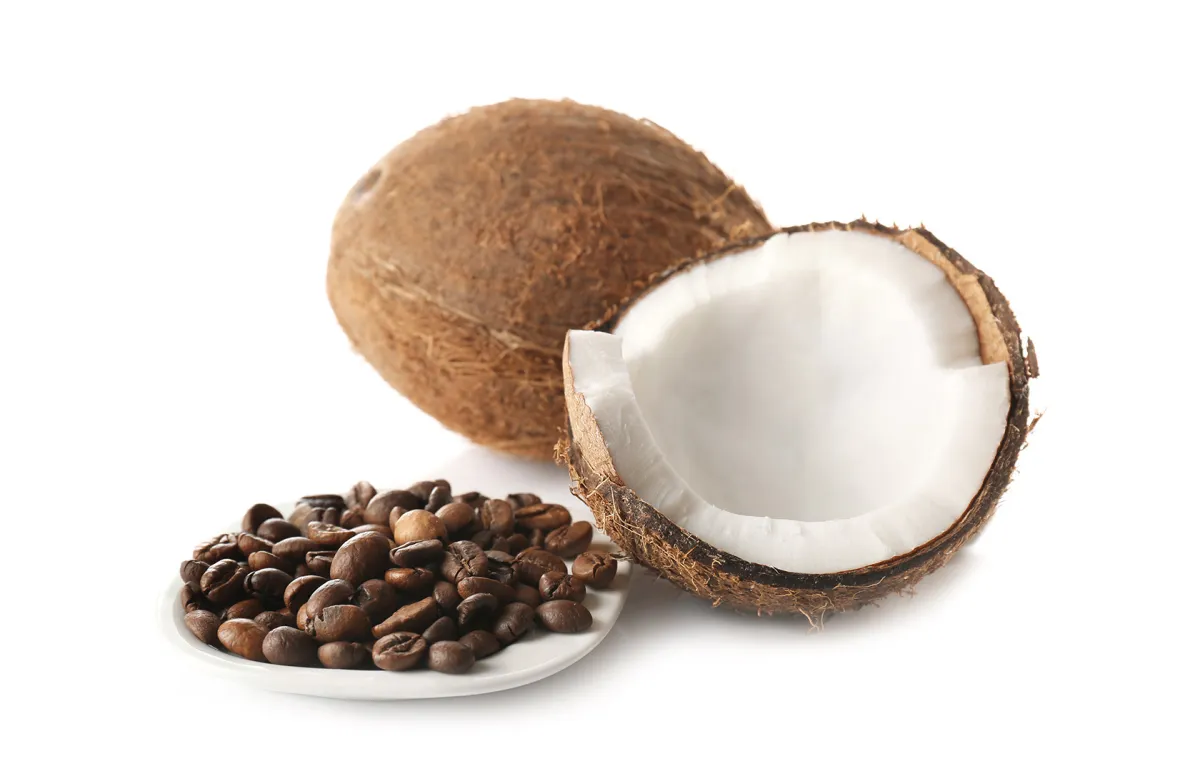 ماسك القهوة وزيت جوز الهند للشعر.. فوائده وطريقة تحضيره - الصورة من Shutterstock 