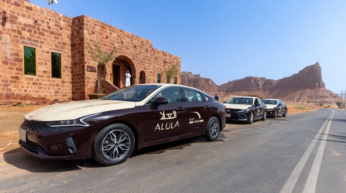 هيئة النقل السعودية تطلق خدمة "أجرة العلا" بمطار العلا الدولي - الصورة من حساب الهيئة الملكية لمحافظة العلا على منصة إكس