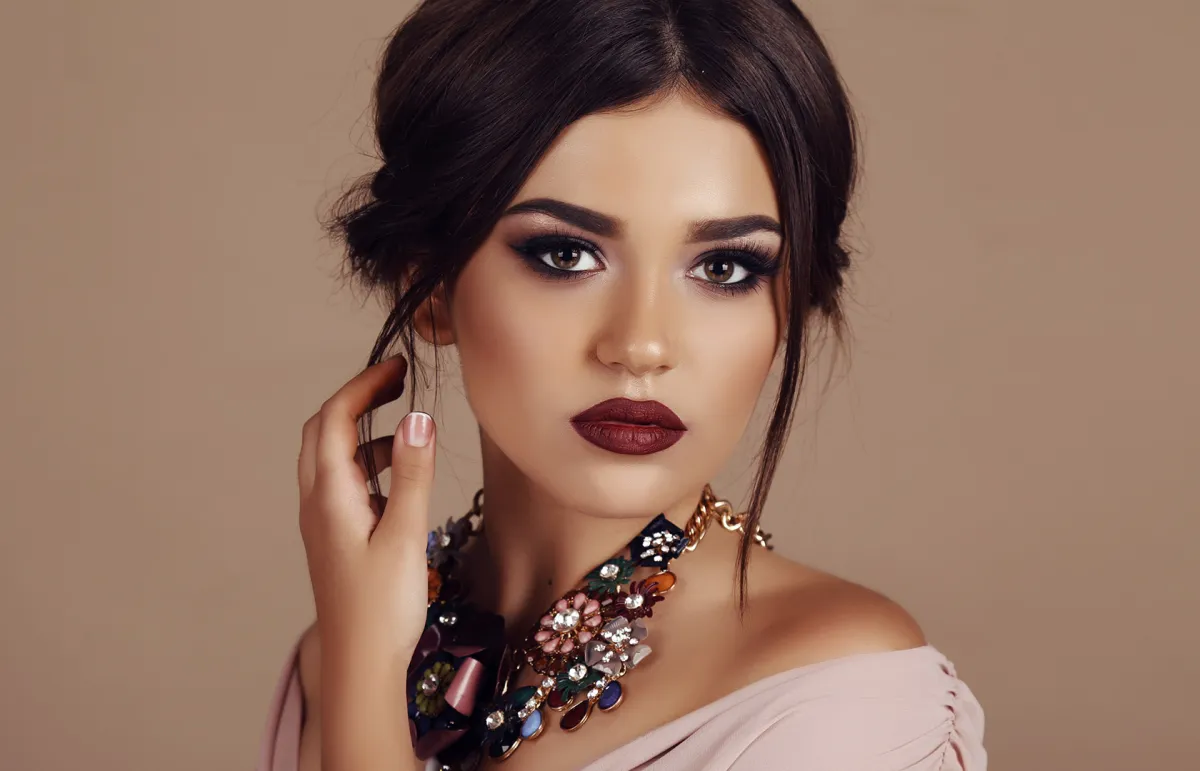 صيحات مكياج لليوم الوطني السعودي 93 - الصورة من Shutterstock