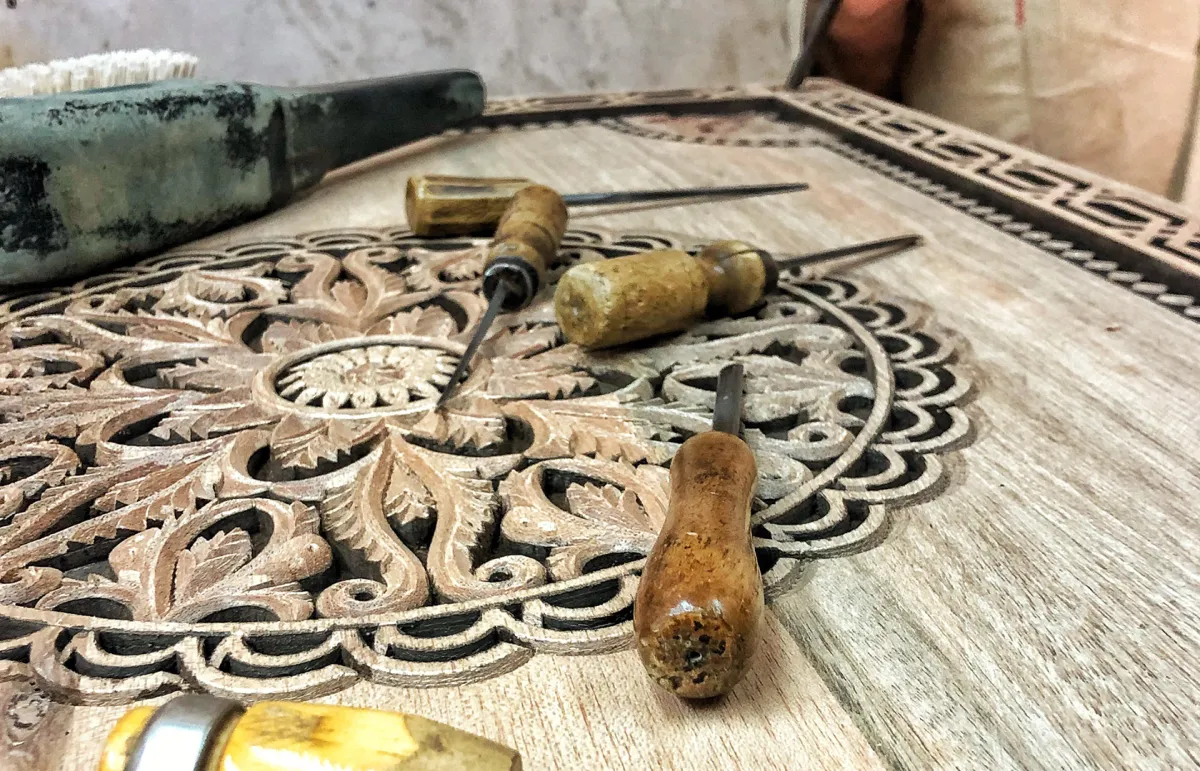 التطعيم والرسم على الخشب - الصورة من Envato elements