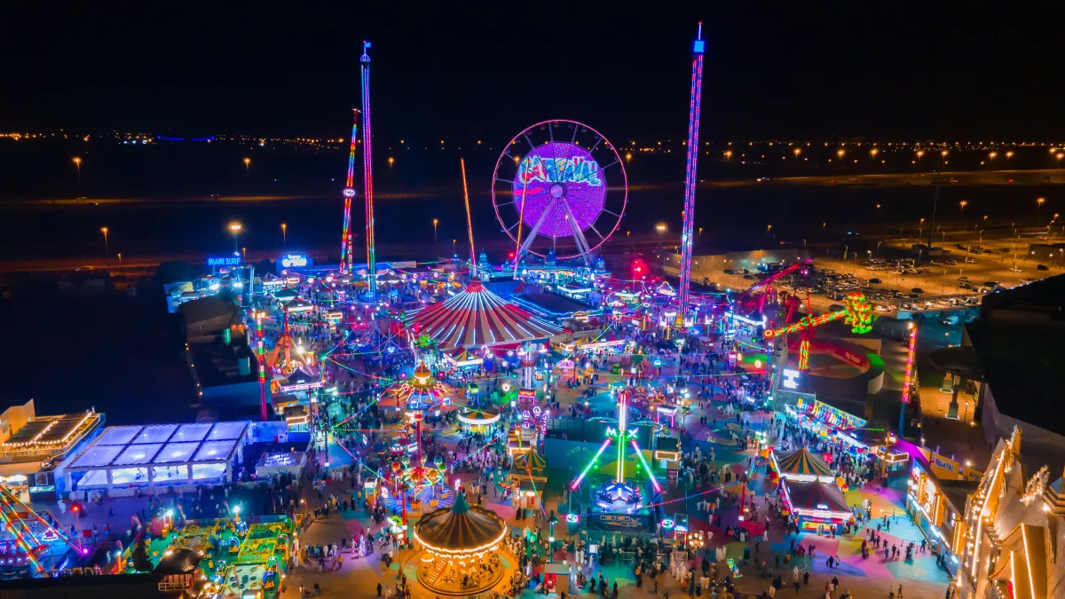 القرية العالمية تفتح أبوابها للزوار في دبي حتى الـ28 أبريل 2024 - الصورة من وام