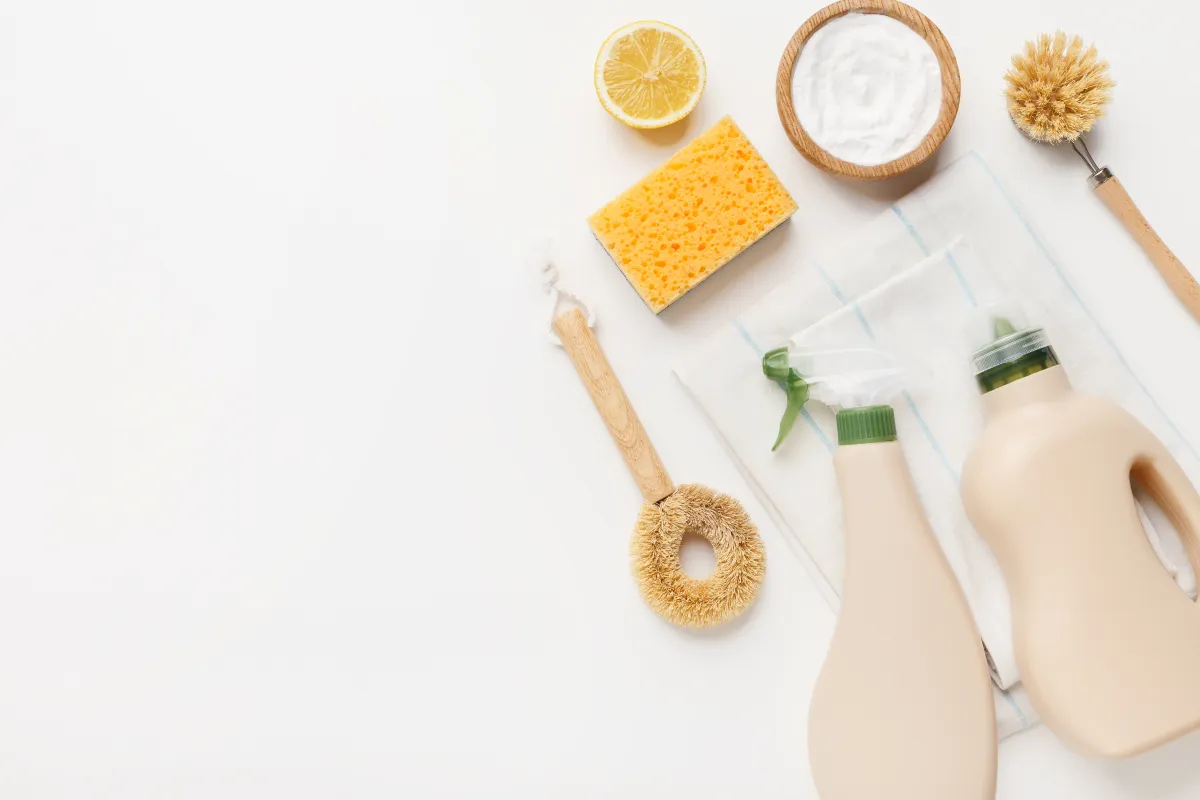 مواد مستخدمة في تنظيف الأريكة  