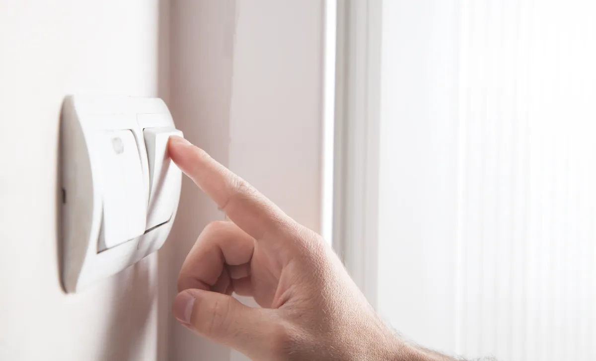 كيفية تنظيف مفتاح الإضاءة؟