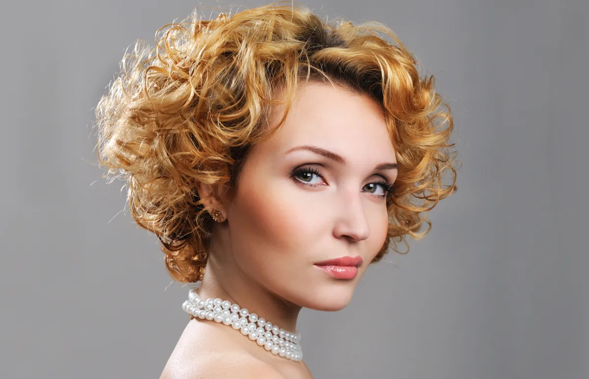 قصات شعر قصيرة للشعر الخفيف