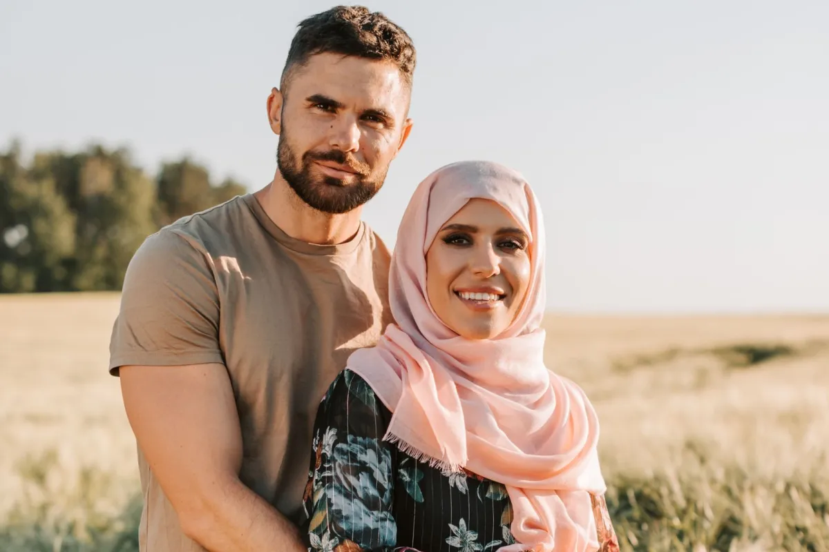 علامات حب الزوج لزوجته