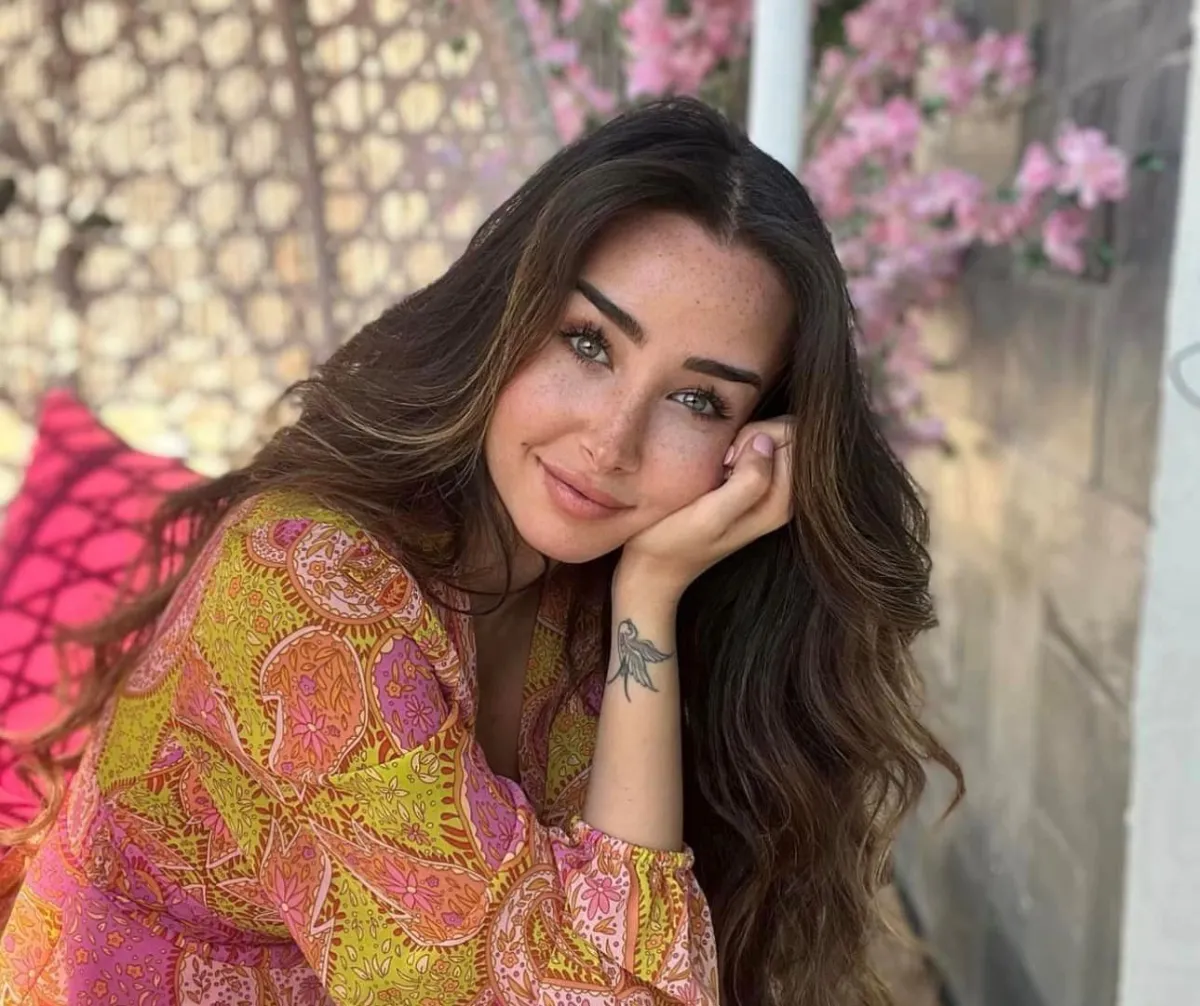 هنا الزاهد - الصورة من صفحتها الرسمية على الفيس بوك