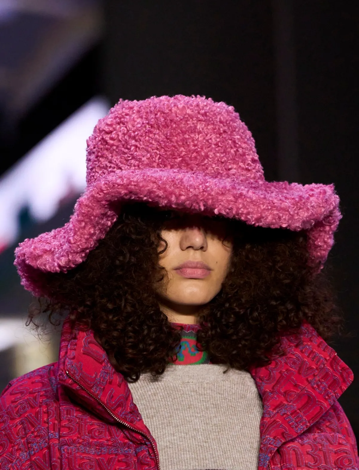 Vivienne Tam F23 (الصورة من Launchmetrics/Spotlight©)  