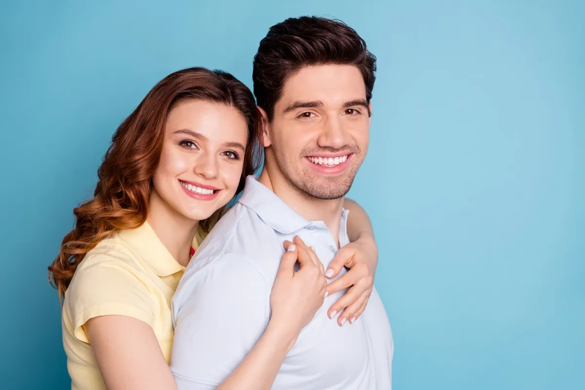 صورة لزوجين يدعم أحدهما الآخر