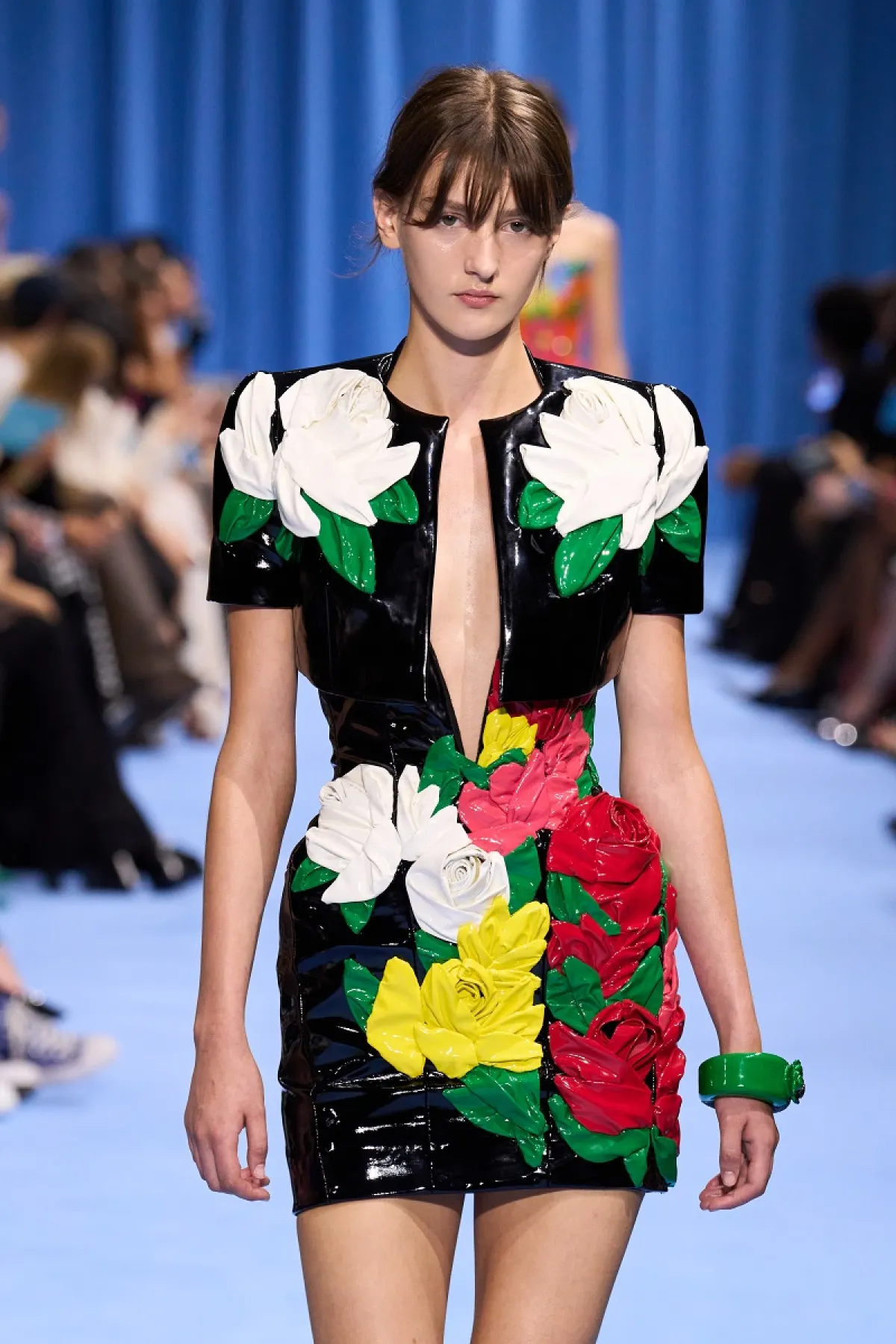 تسريحة شعر مرفوعة مع الغرة 