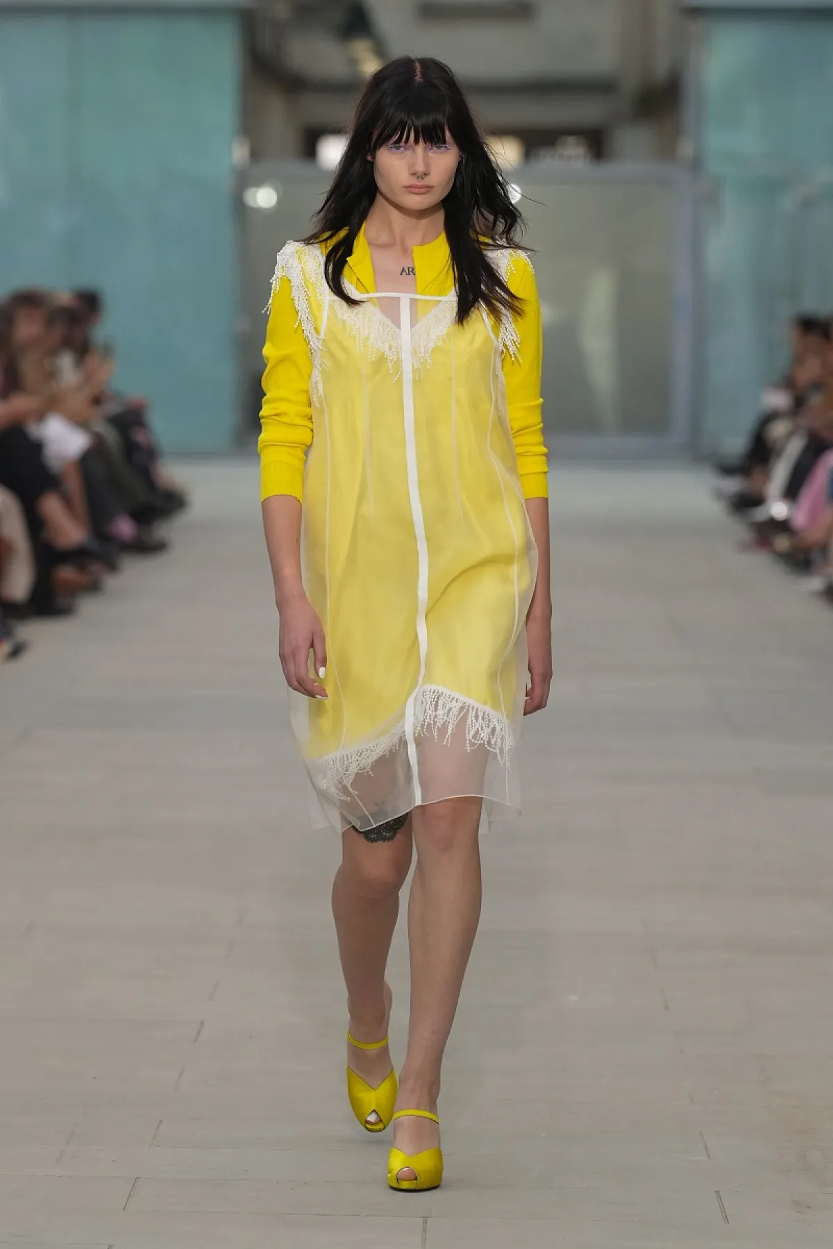 تسريحات شعر طويل مع الغرة 