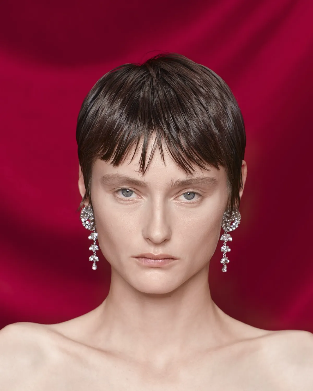 تسريحة شعر قصير مع الغرة