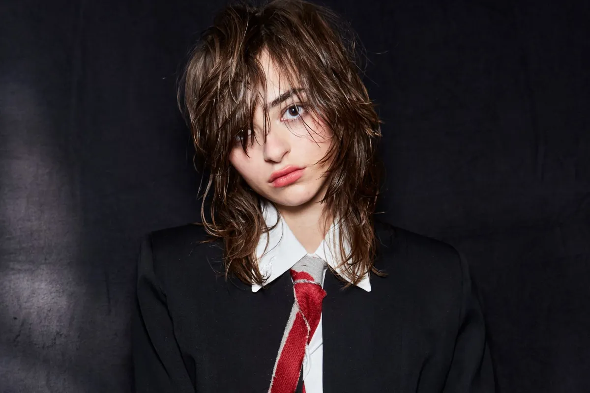 صيحات شعر غريبة ولافتة من أسبوع الموضة في باريس لربيع وصيف 2024