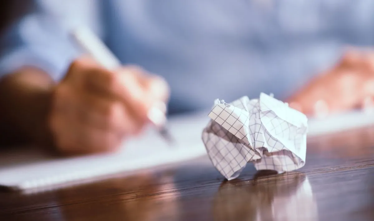 صورة تعبر عن عدم إنجاز الطفل الدراسي