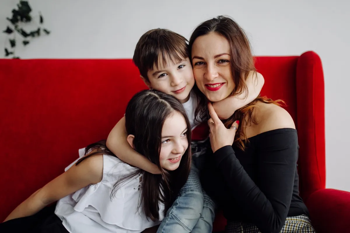 دراسة: النساء اللاتي أنجبن عدة أطفال أقل عرضة للإصابة بالخرف (المصدر: Freepik)