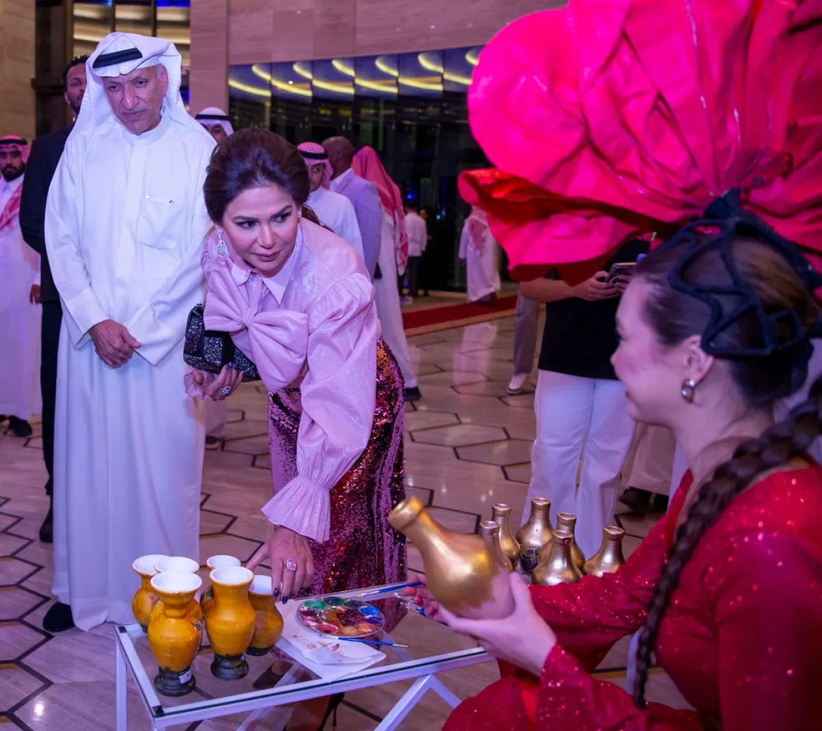 نوال الكويتية وسالم الهندي أثناء حفل توقيع العقد وتدشين ألبوم الأرض