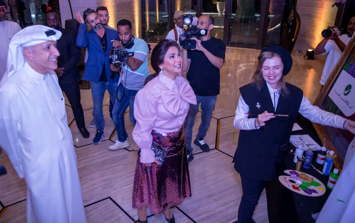 نوال الكويتية وسالم الهندي وقت وصولهم ل حفل توقيع العقد وتدشين ألبوم الأرض