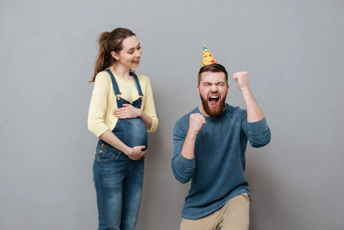 صورة تعبر عن فرحة أب بمولود ذكر