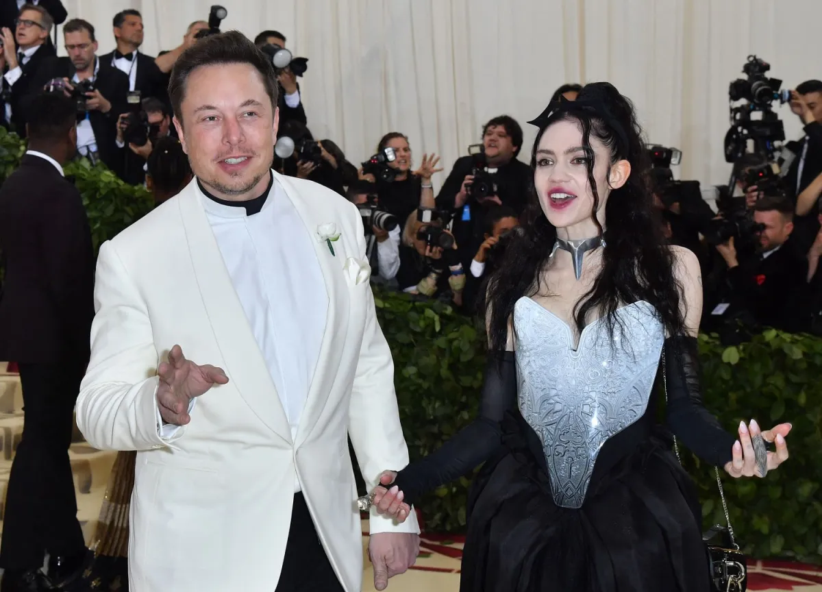 إيلون ماسك وغريمز (Elon Musk and Grimes). مصدر الصورة:  ANGELA WEISS / AFP