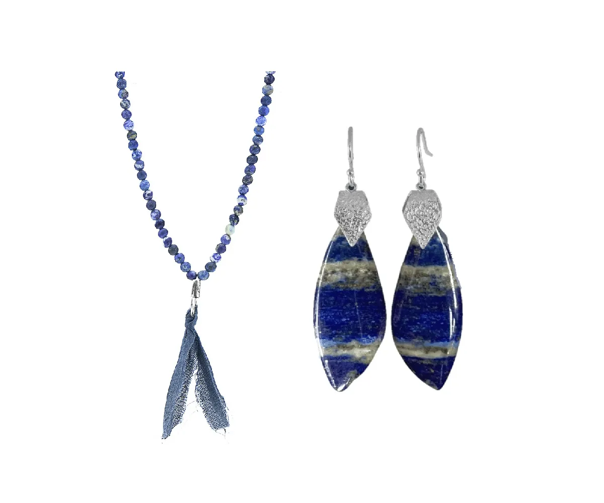 حجر التواصل والصفاء.. مجوهرات مرصوفة بحجر الصوداليت لخريف 2023