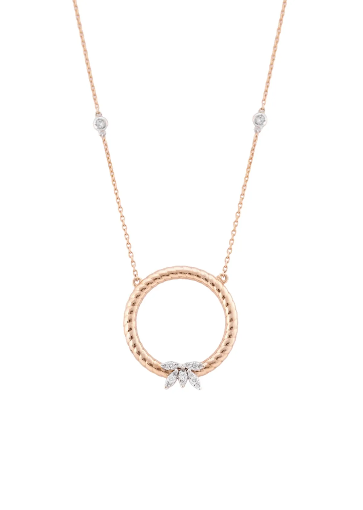 سلسال من تصميم المصممة لارا فاراكيان