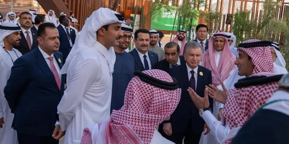 أمير قطر وقادة ورؤساء الدول والحكومات والوفود يزورون الجناح. الصورة من was