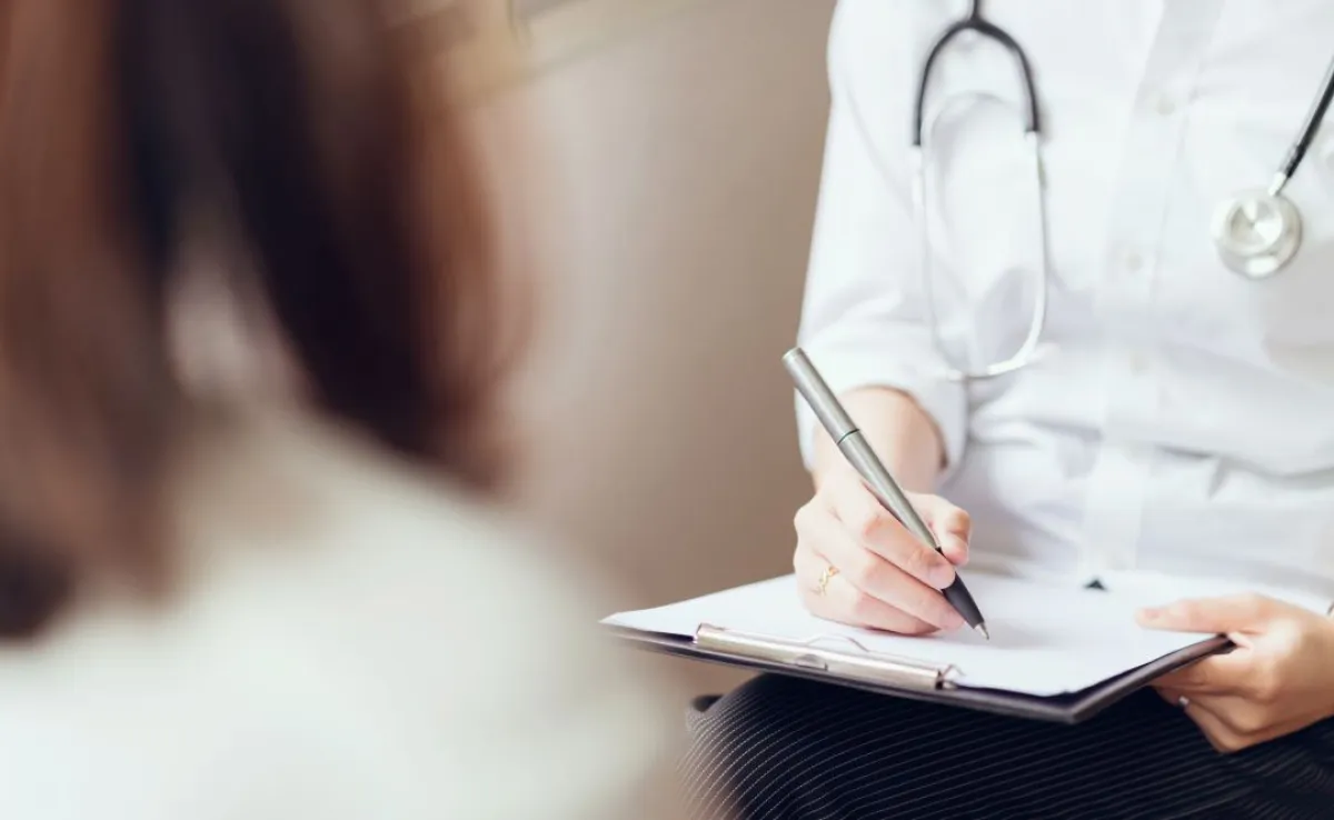 صورة لحامل تتابع مع طبيبتها