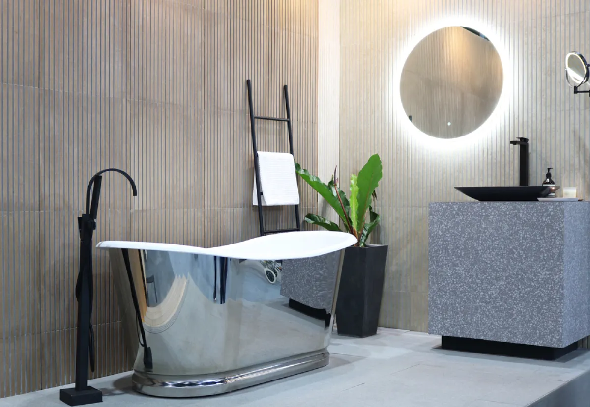 حوض الاستحمام مشغول بـ"الستاينلس ستيل" 