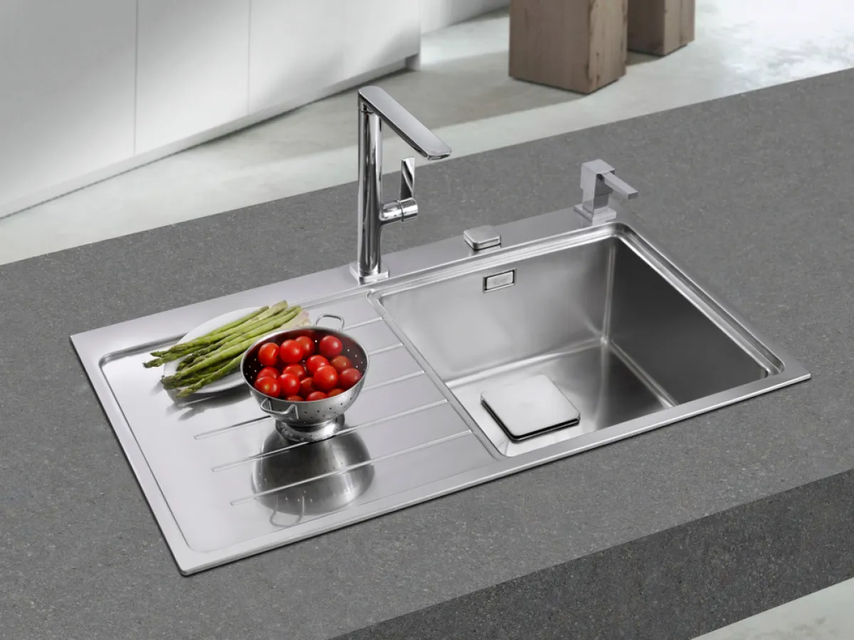 حوض الجلي مصنوع من الفولاذ المقاوم للصدأ (الستاينلس ستيل)