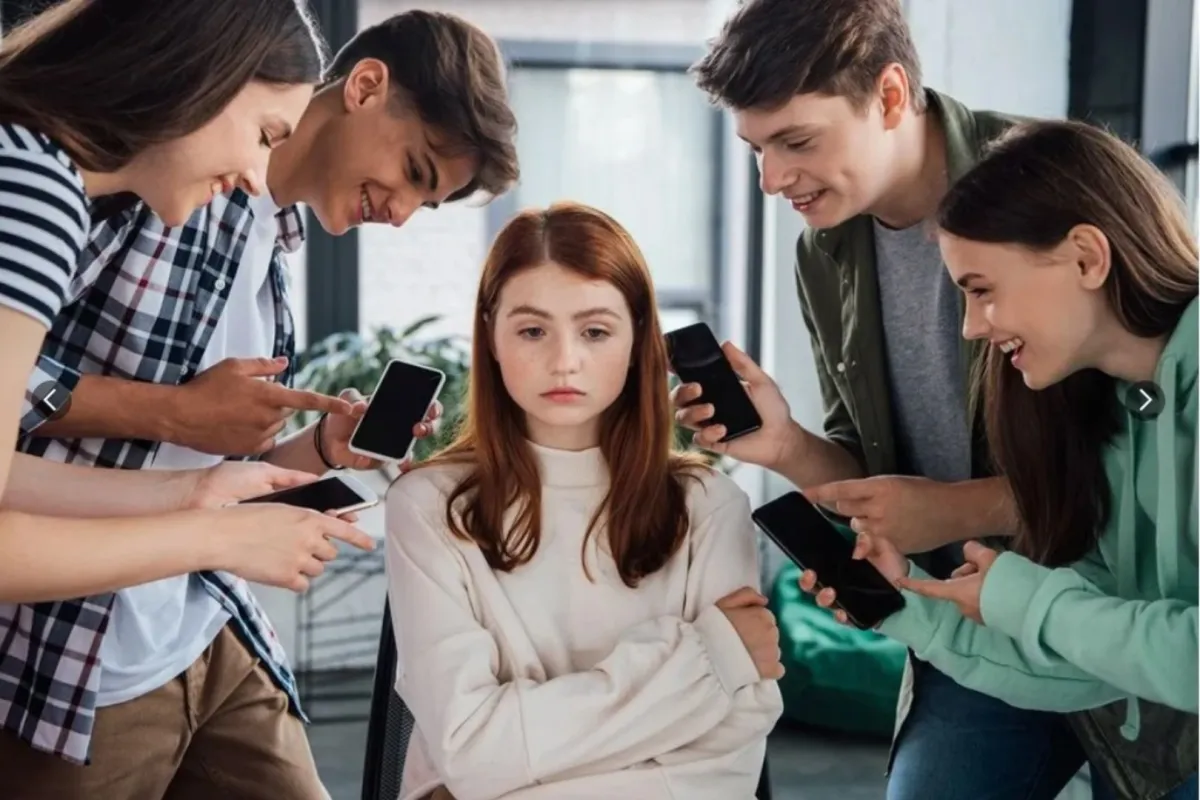 تنمر الفتيات في فترة الجامعة