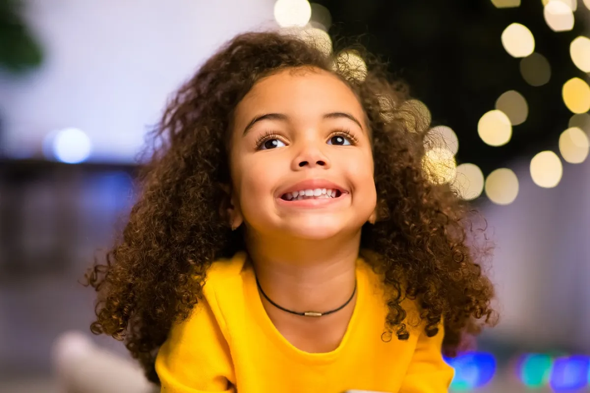 صورة لضحكة طفلة صافية