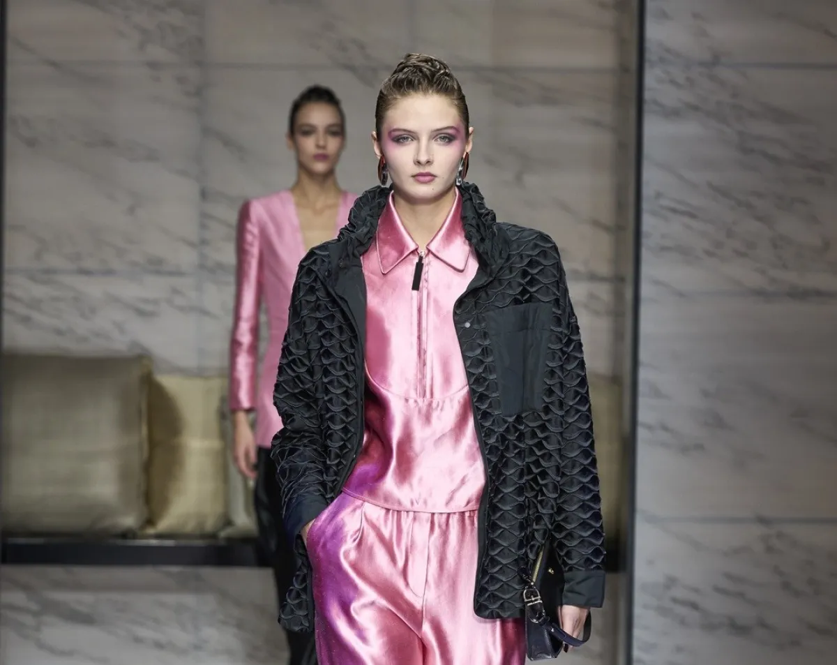   طقم من Giorgio Armani 