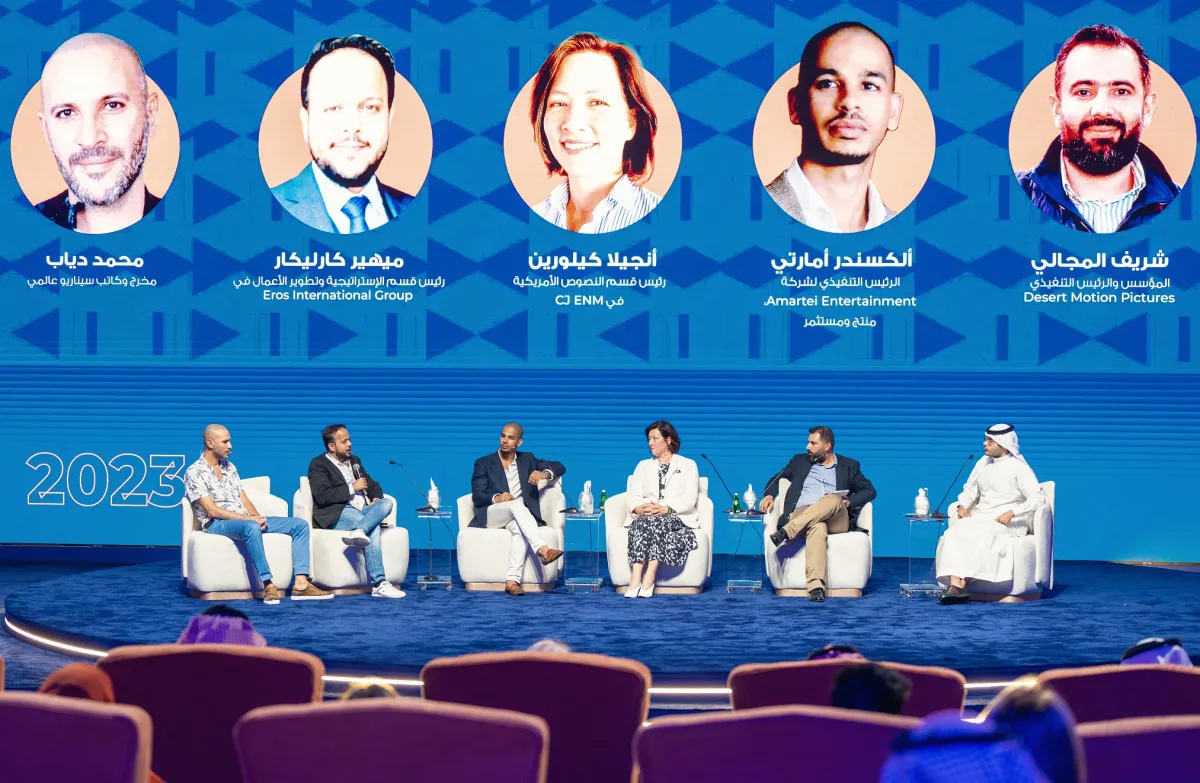 المخرج وكاتب السيناريو محمد دياب أثناء مشاركته في الجلسة الحوارية