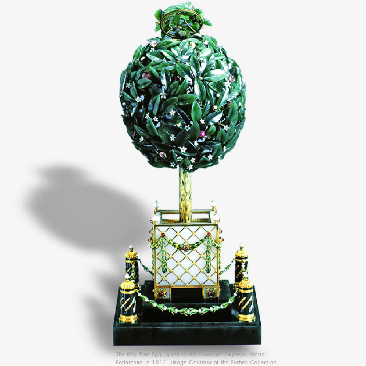بيضة شجرة الغار الممنوحة للإمبراطورة  ماريا فيودوروفنا عام 1911 (مصدر الصورة- الموقع الرسمي لدار فابرجيه)