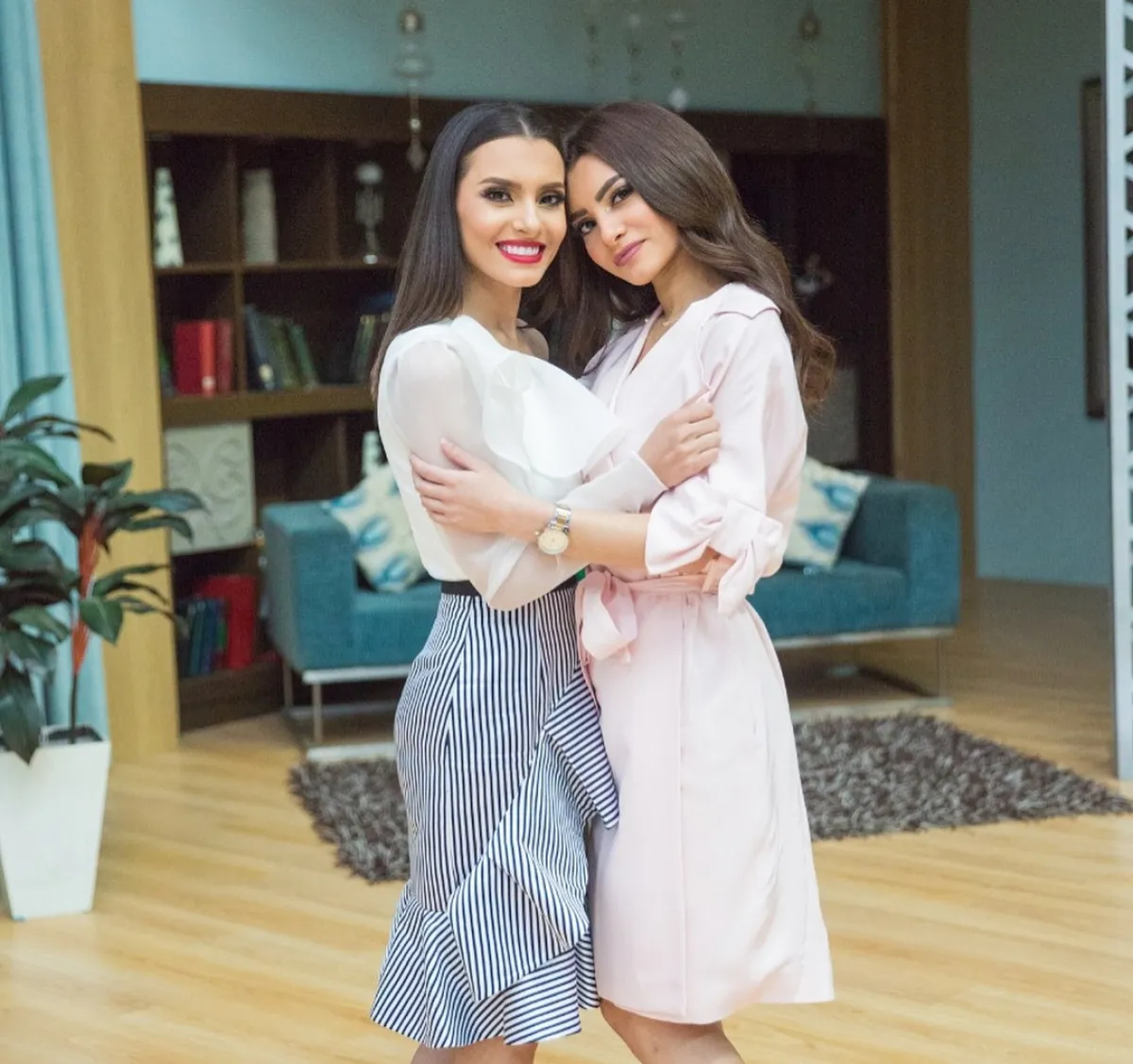 كارمن سليمان وشقيقتها فرح - الصورة من صفحة كارمن على الفيس بوك