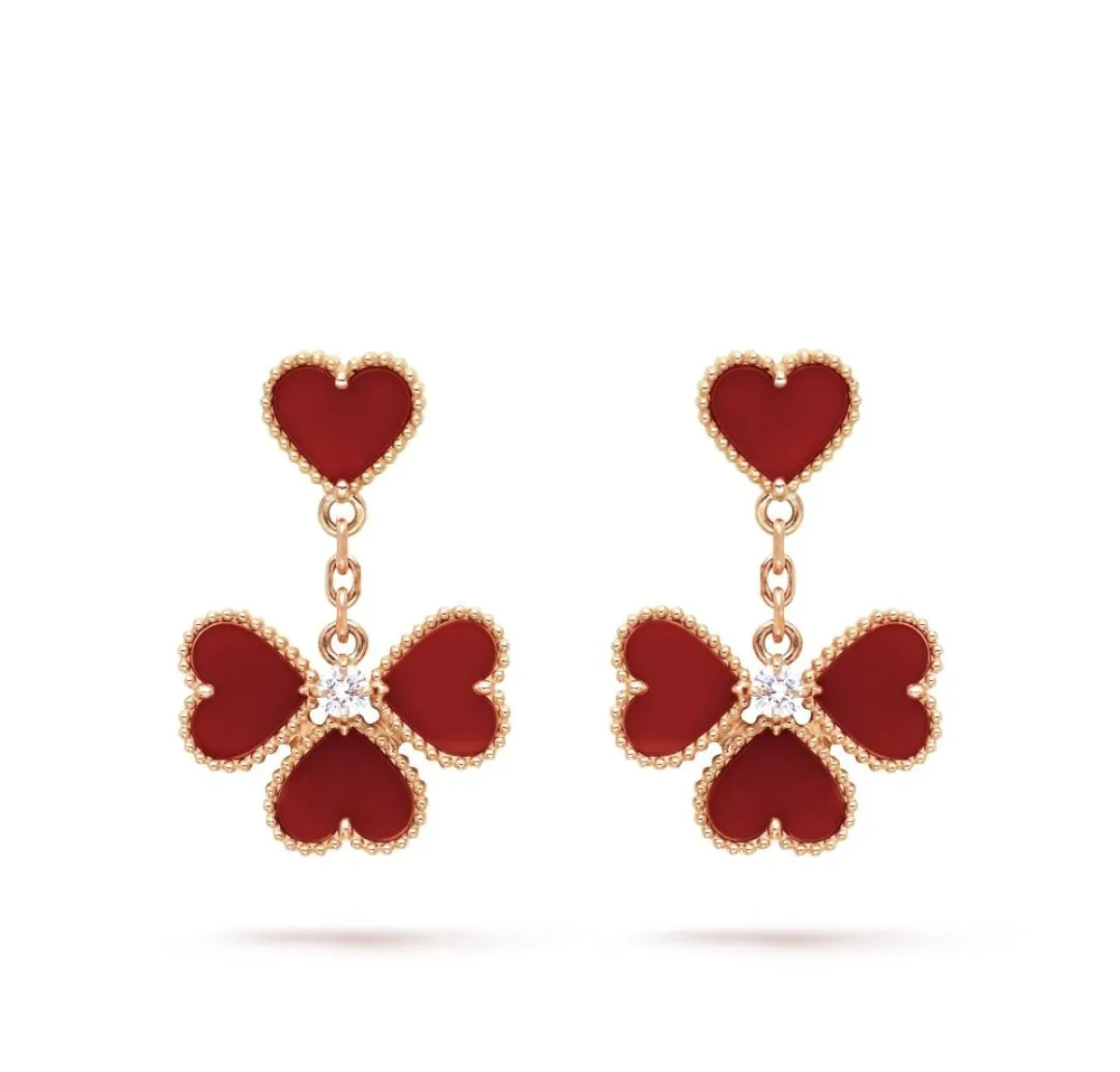 أقراط Sweet Alhambra effeuillage من فان كليف آند أربلز Van cleef&Arpels 