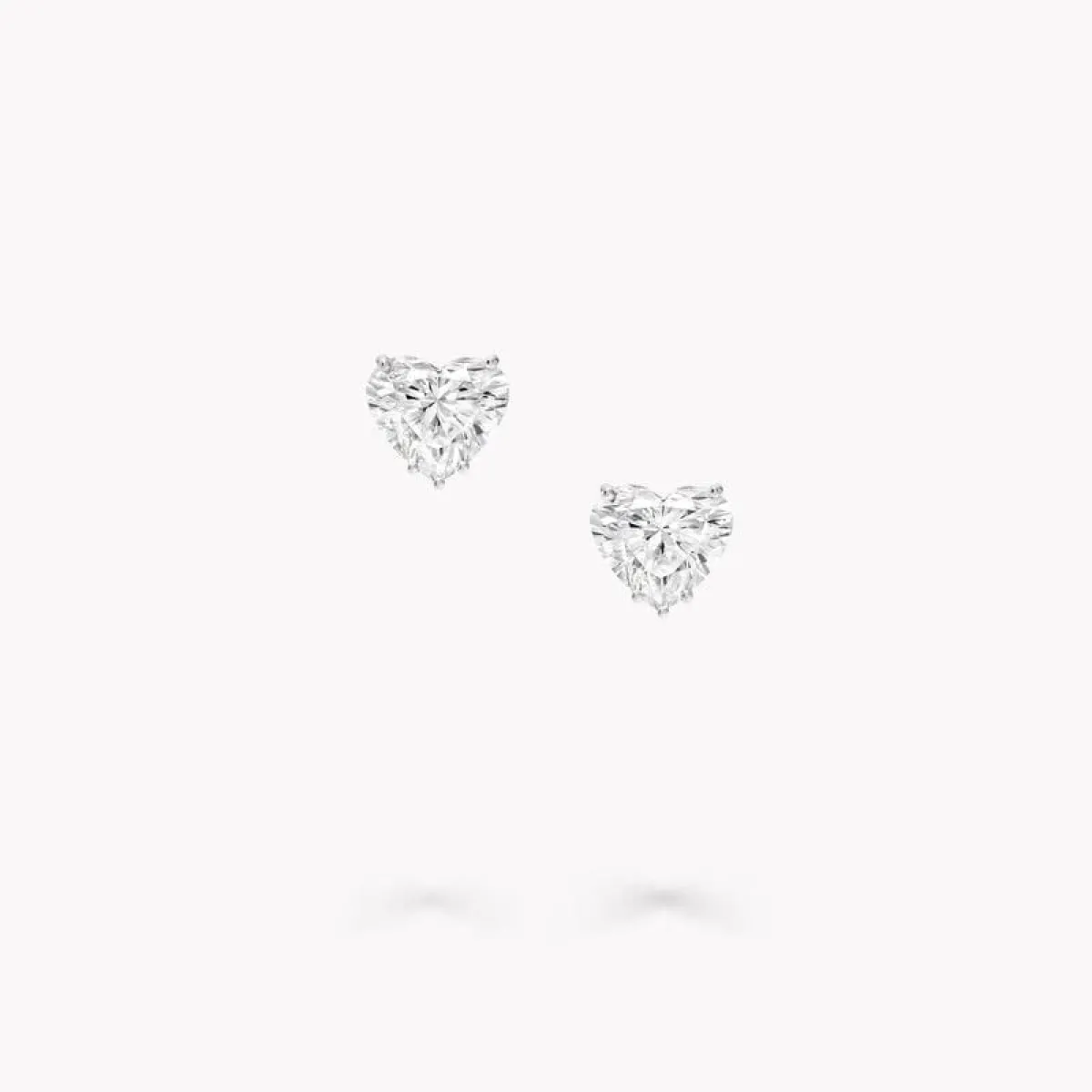 أقراط Heart Shape Diamond Stud من غراف Graff 