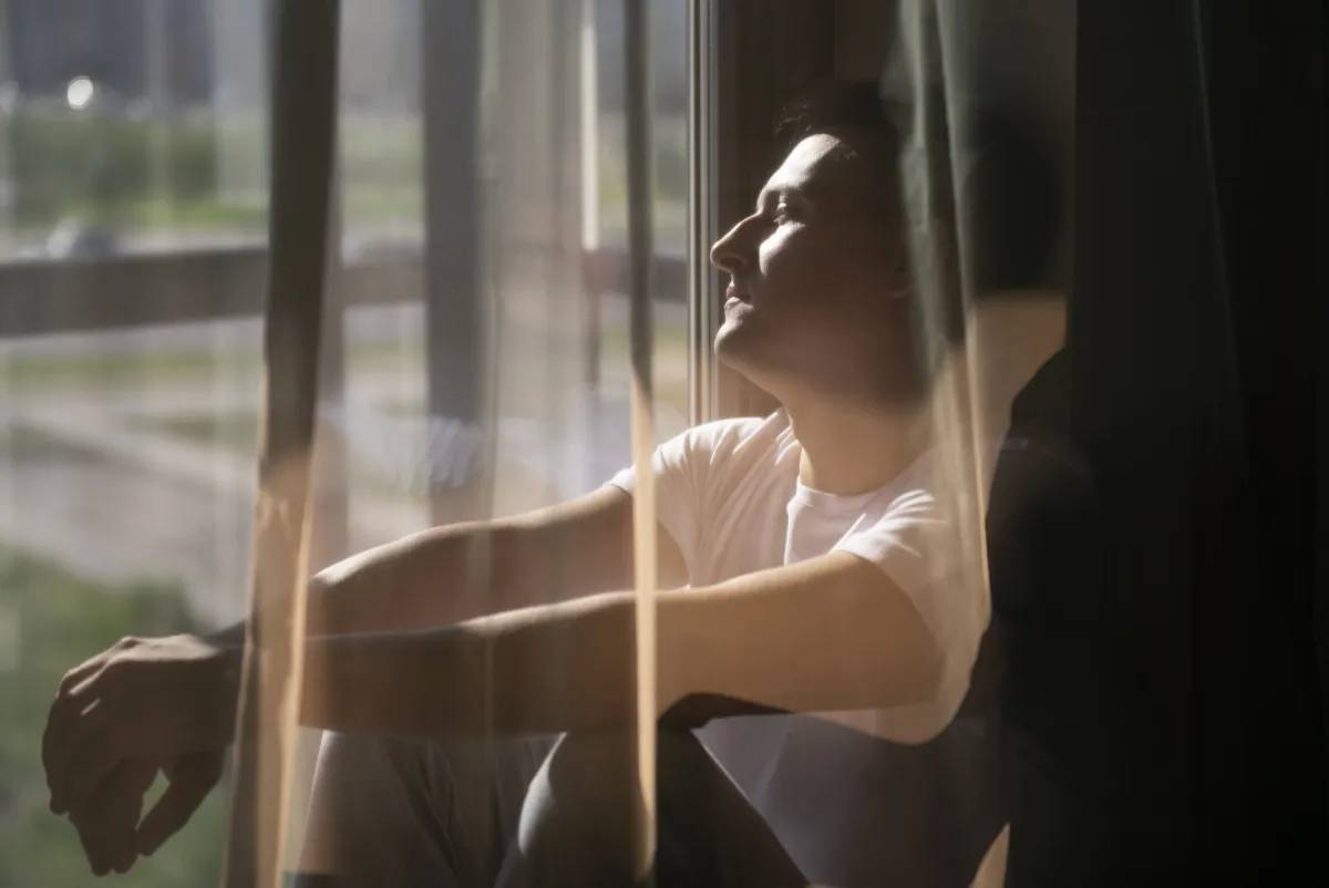 كيف يتعامل الرجل بعد الانفصال في مرحلة الخطوبة؟