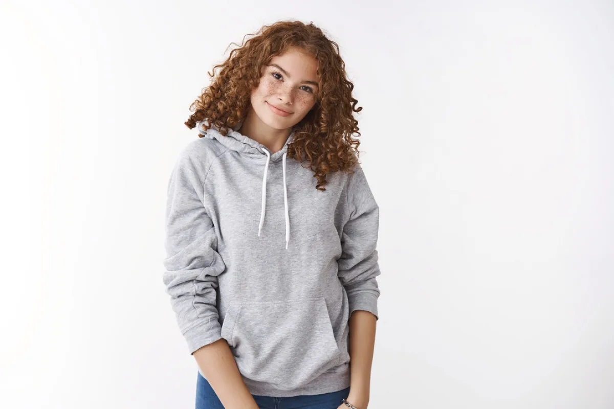 صورة لفتاة مشرقة بالأمل