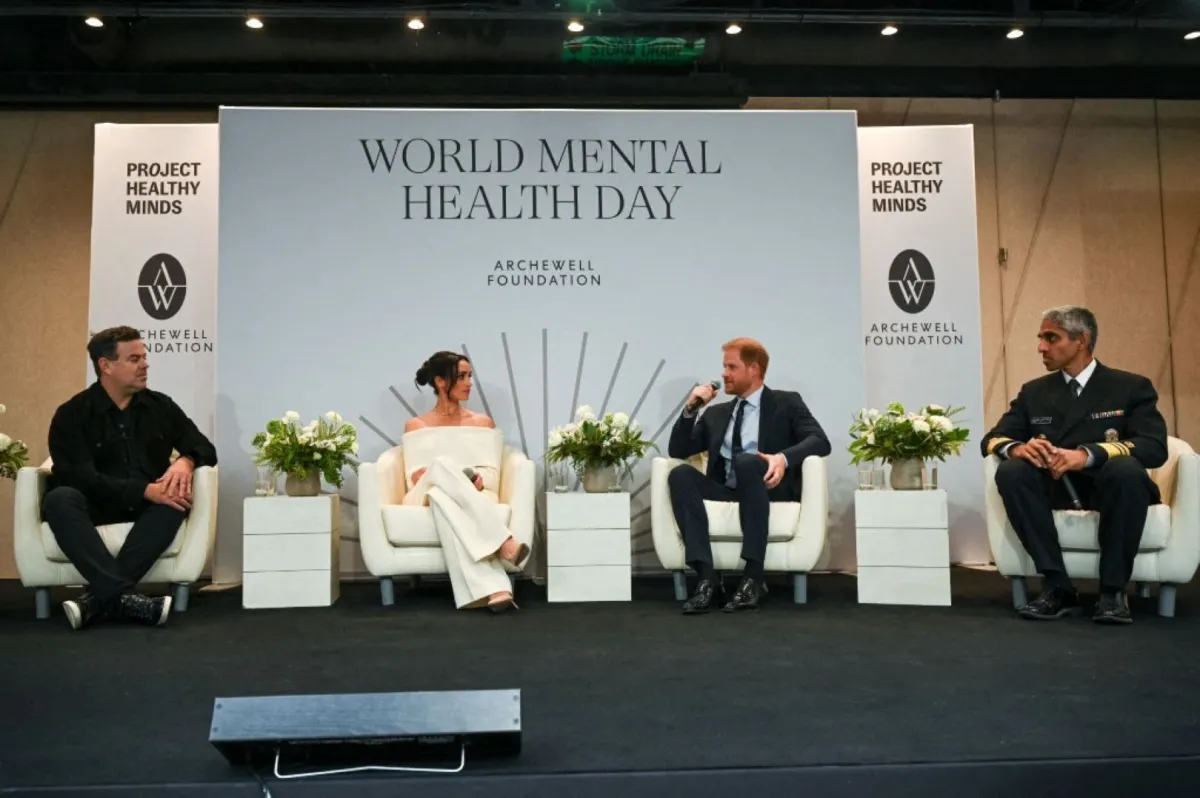 ميغان ماركل والأمير هاري والدكتور فيفيك إتش مورثي (Meghan makle, Prince Harry and Dr. Vivek H. Murthy). مصدر الصورة: Bryan Bedder/Getty Images for Project Healthy Minds/AFP