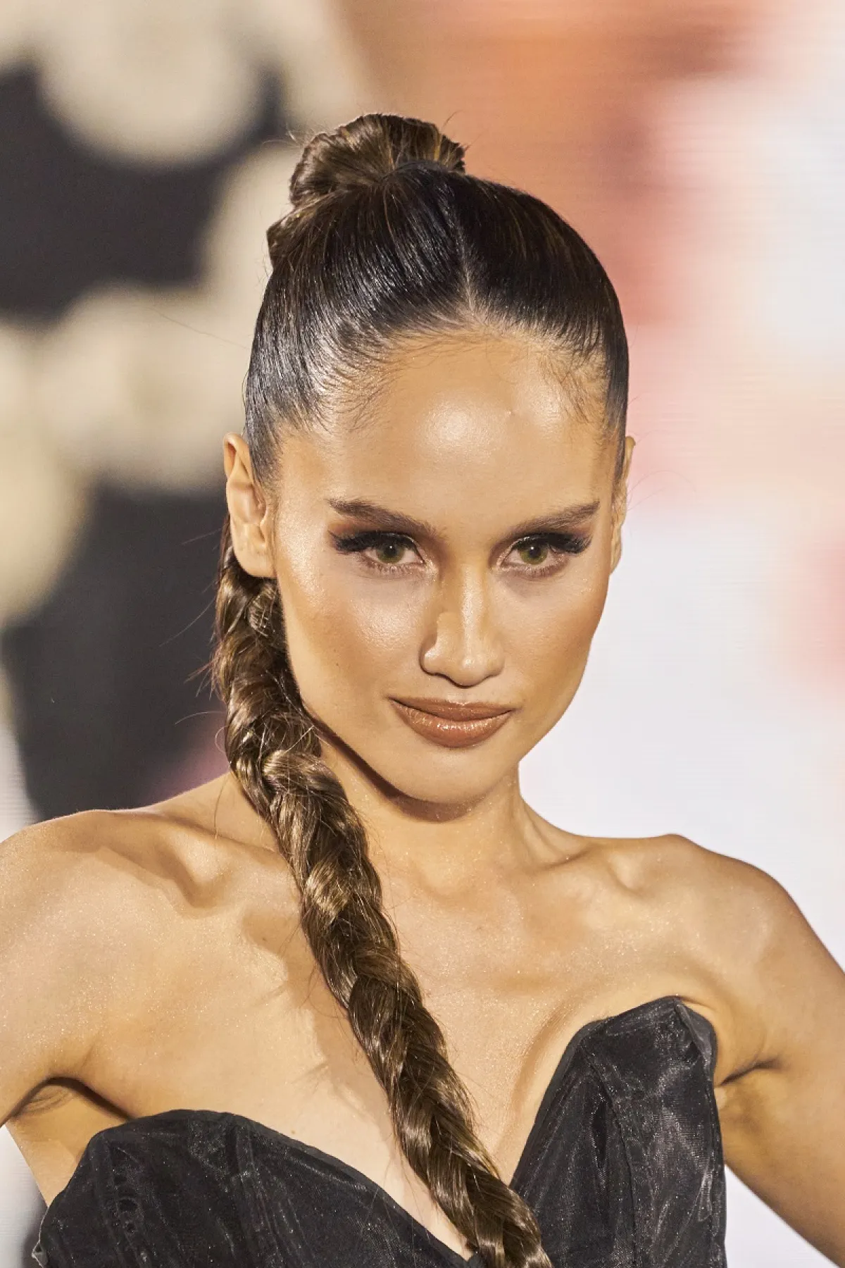 تسريحة ذيل الحصان العالية