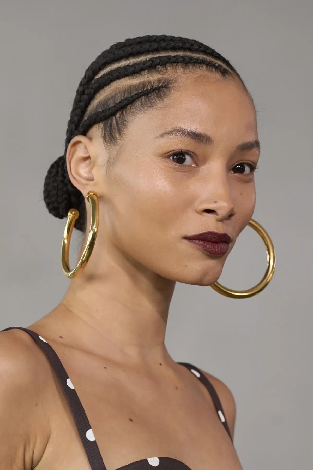 تسريحة ذيل الحصان المنخفضة