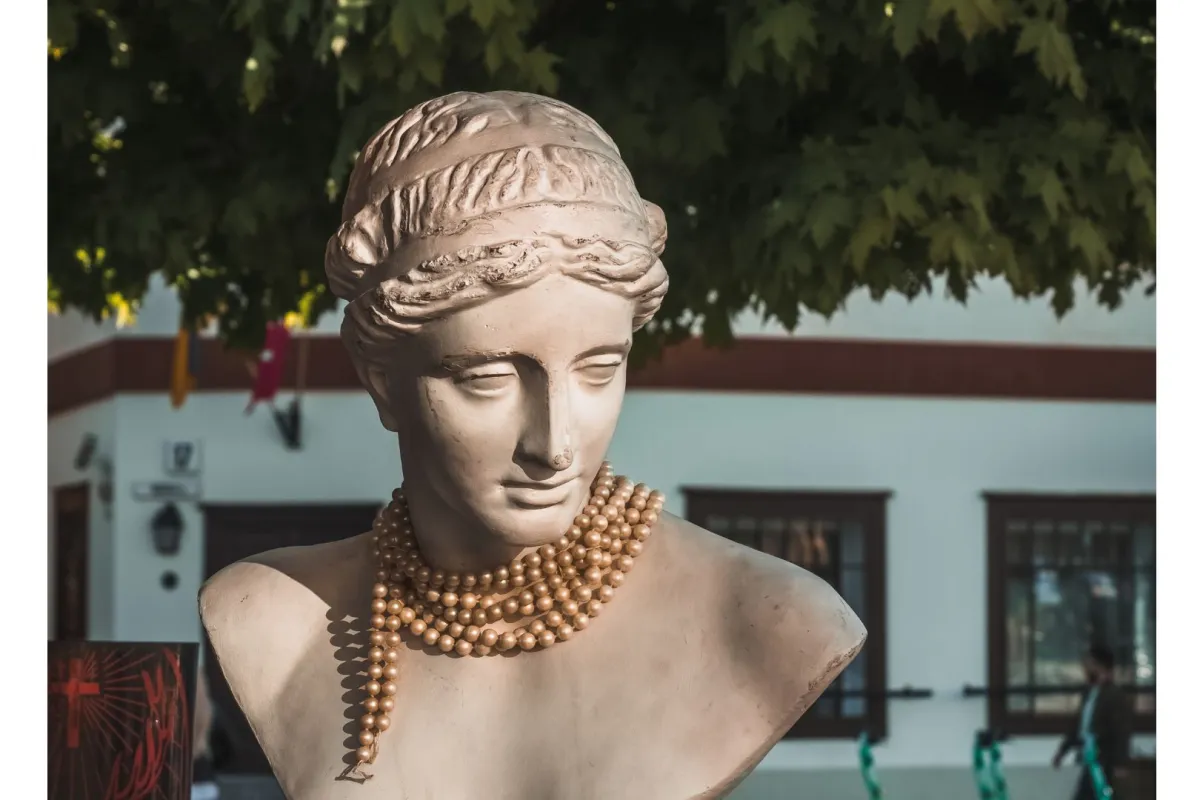 منحوتات أسطورية