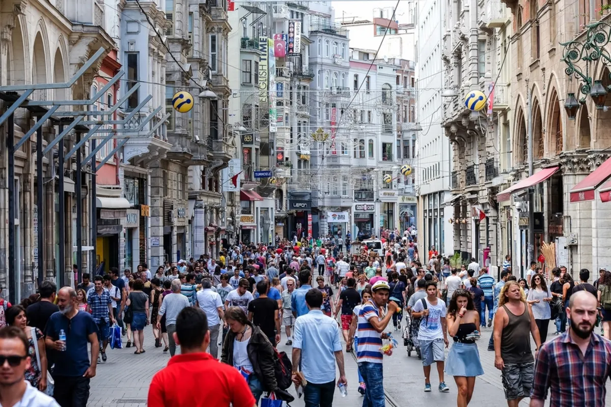 الحشود في الوجهات السياحية  